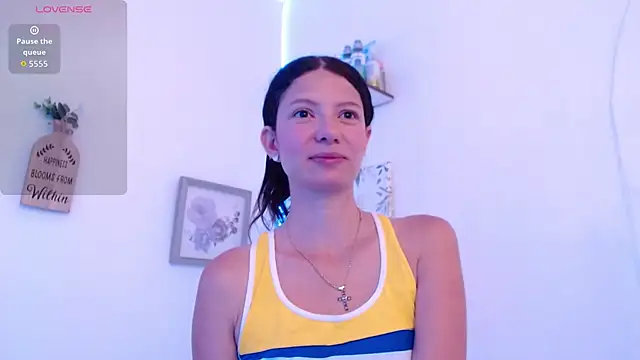 Snapshot of sofy_bonnet1 chatting on 04.02.26 sofy bonnet1 online show from 04.02.26