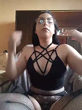 Snapshot of Rue_the_witch6 chatting on 05.25.26 Rue the witch6 online show from 05.25.26