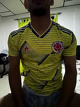 Snapshot of theparce_juli chatting on 03.29.26 theparce juli online show from 03.29.26