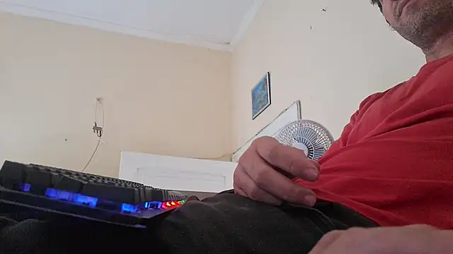 Snapshot of Sueliton2 chatting on 04.01.26 Sueliton2 online show from 04.01.26