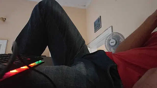 Snapshot of Sueliton2 chatting on 04.06.26 Sueliton2 online show from 04.06.26