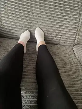 Snapshot of LilouPieds chatting on 03.29.26 LilouPieds online show from 03.29.26