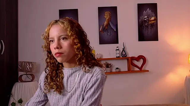 Snapshot of lia_valmont_01 chatting on 03.25.26 lia valmont 01 online show from 03.25.26