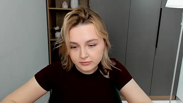 Snapshot of LorriMonz chatting on 03.26.26 LorriMonz online show from 03.26.26