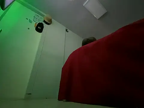 Snapshot of hpcouplee420 chatting on 06.26.26 hpcouplee420 online show from 06.26.26