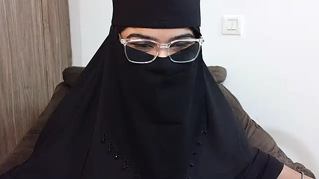 Snapshot of karandeep_kaur_isback chatting on 03.27.26 karandeep kaur isback online show from 03.27.26