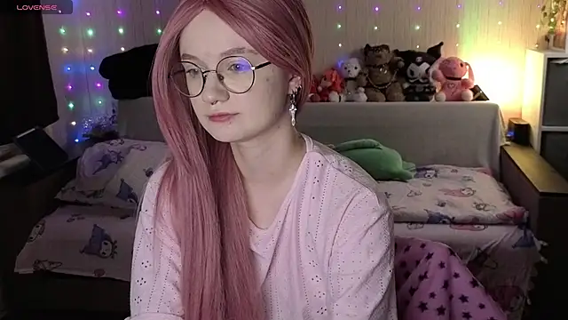 Snapshot of JulietFisher chatting on 03.28.26 JulietFisher online show from 03.28.26