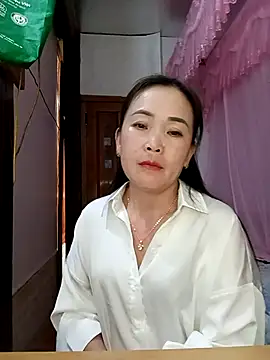 Snapshot of Pia-bee chatting on 03.25.26 Pia-bee online show from 03.25.26