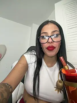 Snapshot of Valerie-S chatting on 06.11.26 Valerie-S online show from 06.11.26