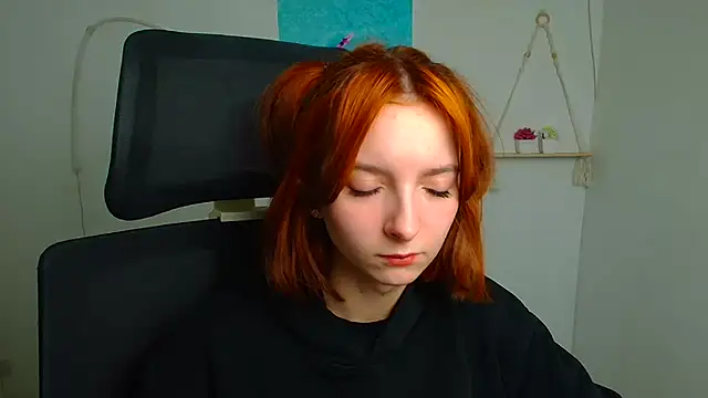 Snapshot of Butterfly_Milly chatting on 04.15.26 Butterfly Milly online show from 04.15.26