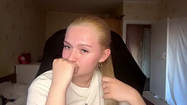 Sophia Blonde online show from 03.31.26