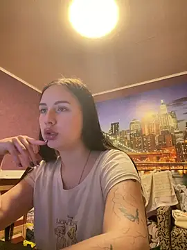 Snapshot of Avellya chatting on 03.26.26 Avellya online show from 03.26.26