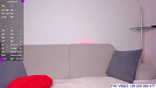Snapshot of HoneyBunnyy_ chatting on 07.17.26 HoneyBunnyy online show from 07.17.26