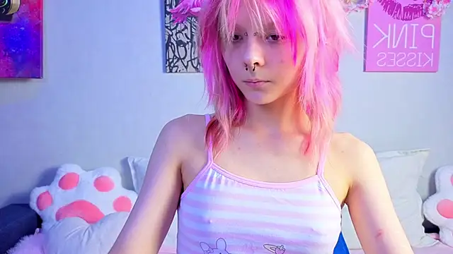 Snapshot of PerryKitty chatting on 07.13.26 PerryKitty online show from 07.13.26
