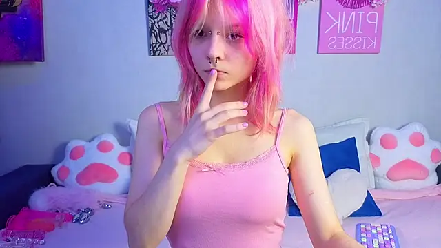 Snapshot of PerryKitty chatting on 07.17.26 PerryKitty online show from 07.17.26