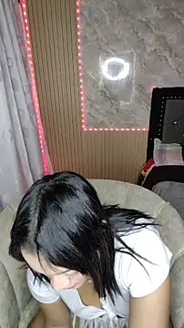 Snapshot of Saraa_M chatting on 06.14.26 Saraa M online show from 06.14.26