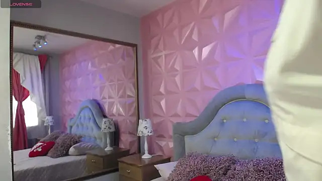 Scarlet Honey  online show from 03.26.26