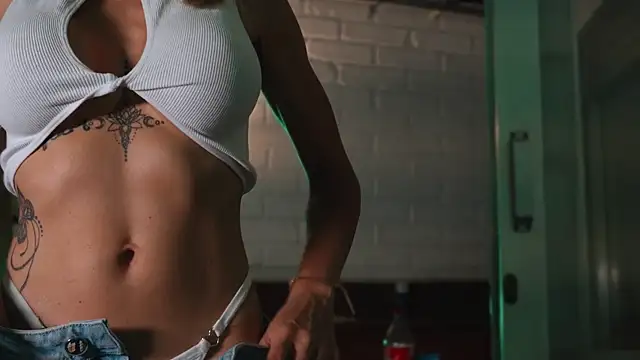 AlanaBrunetteX X online show from 04.17.26