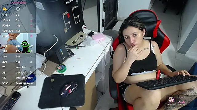 Snapshot of allison_maxtattoo_ chatting on 07.19.26 allison maxtattoo online show from 07.19.26