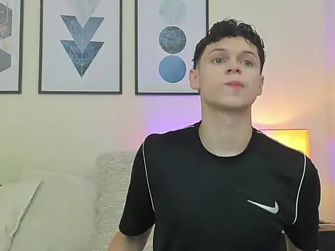 Snapshot of mykelcano chatting on 03.31.26 mykelcano online show from 03.31.26