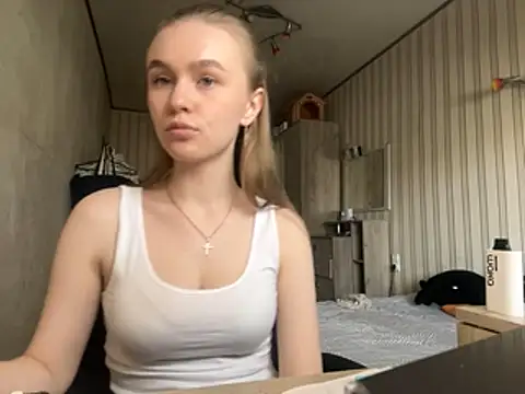 Snapshot of melissashineeee chatting on 04.09.26 melissashineeee online show from 04.09.26