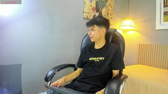 Snapshot of maxim_rod chatting on 05.27.26 maxim rod online show from 05.27.26