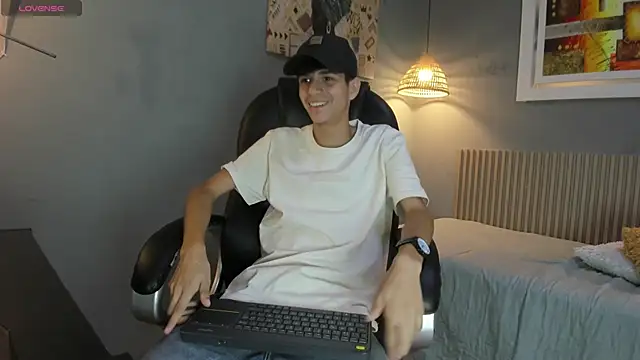 Snapshot of maxim_rod chatting on 06.29.26 maxim rod online show from 06.29.26