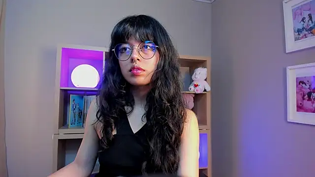 Snapshot of Saphyralux chatting on 06.27.26 Saphyralux online show from 06.27.26