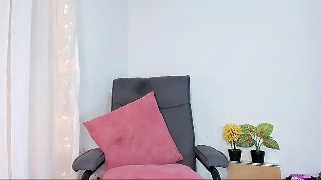 Snapshot of Debora_Rayssa chatting on 05.25.26 Debora Rayssa online show from 05.25.26
