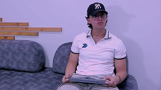 Snapshot of axxel_body chatting on 03.28.26 axxel body online show from 03.28.26