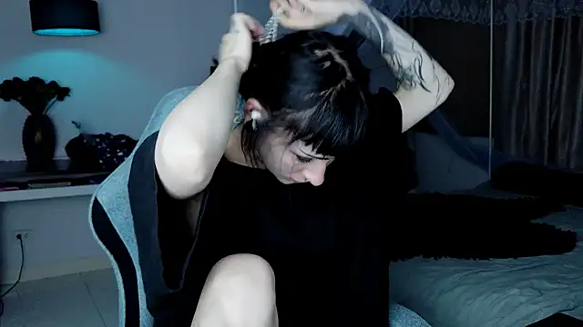 Snapshot of H3xD0ll chatting on 05.03.26 H3xD0ll online show from 05.03.26