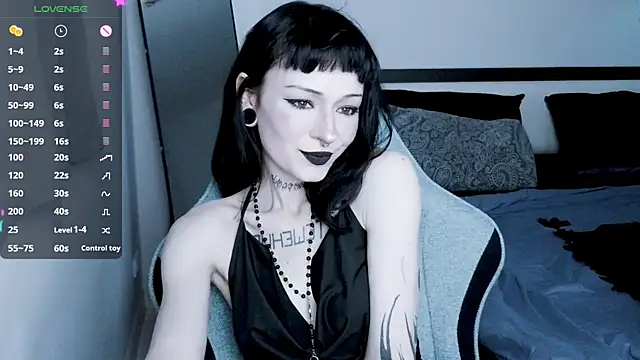 Snapshot of H3xD0ll chatting on 06.01.26 H3xD0ll online show from 06.01.26