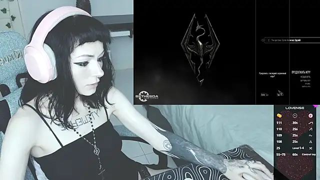 Snapshot of H3xD0ll chatting on 06.19.26 H3xD0ll online show from 06.19.26
