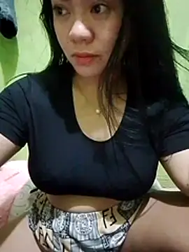Snapshot of sweety_honey27 chatting on 04.19.26 sweety honey27 online show from 04.19.26