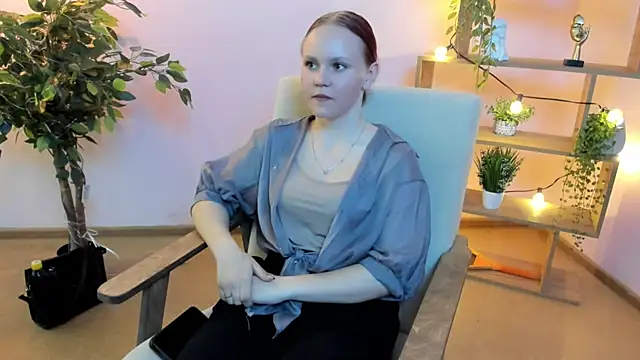 Snapshot of CharlaFenbert chatting on 03.29.26 CharlaFenbert online show from 03.29.26