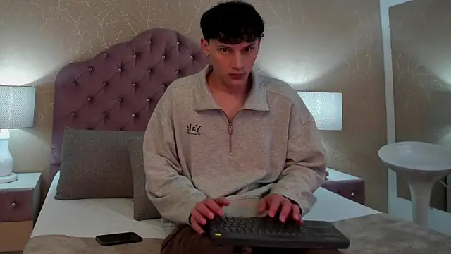 Snapshot of LephyStar chatting on 04.10.26 LephyStar online show from 04.10.26