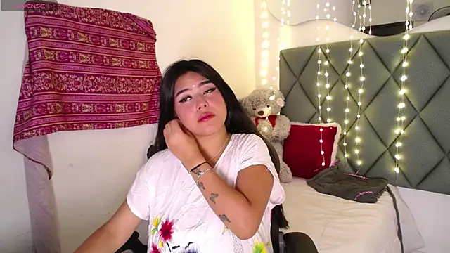 Snapshot of devika_kumar chatting on 06.18.26 devika kumar online show from 06.18.26