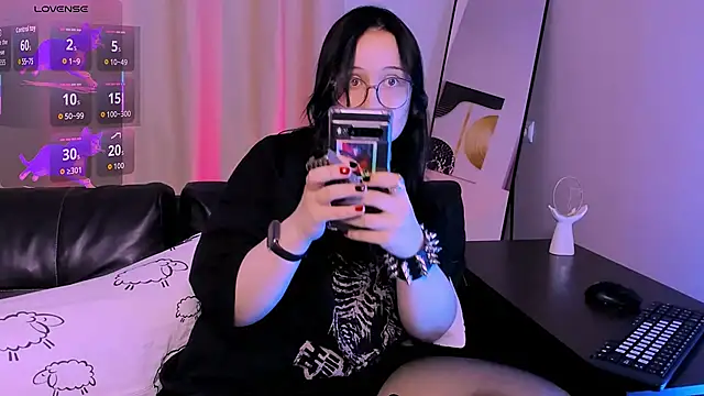 Snapshot of Ame_Core chatting on 04.06.26 Ame Core online show from 04.06.26