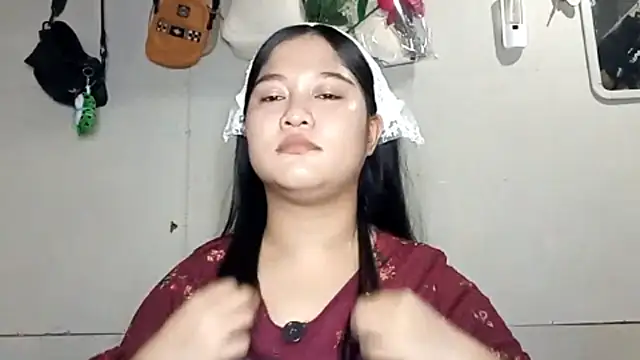 BrandeePhatdouang online show from 04.09.26