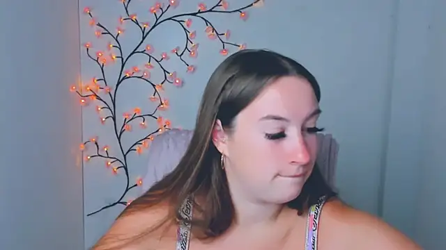 Snapshot of Tiffani_Angel chatting on 07.19.26 Tiffani Angel online show from 07.19.26