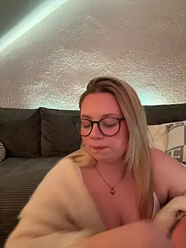 Snapshot of miialive chatting on 03.31.26 miialive online show from 03.31.26