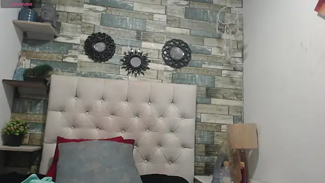 Skylernaomi online show from 06.09.26