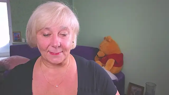Snapshot of Milane_Milky chatting on 06.17.26 Milane Milky online show from 06.17.26