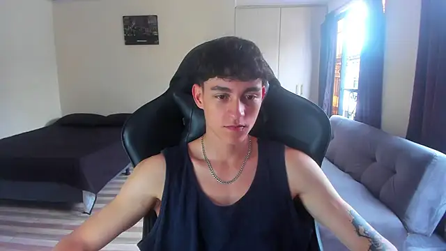 Snapshot of Luke_Chill chatting on 04.11.26 Luke Chill online show from 04.11.26