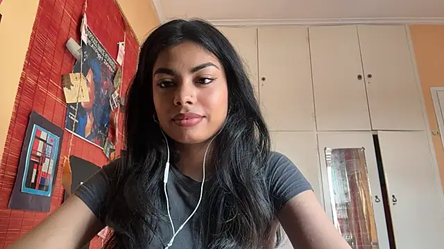 Snapshot of JenniRoutt chatting on 04.04.26 JenniRoutt online show from 04.04.26