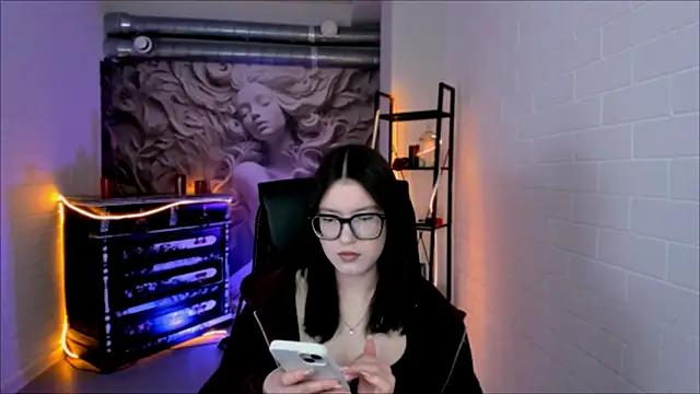 Snapshot of JennyGibson chatting on 04.08.26 JennyGibson online show from 04.08.26