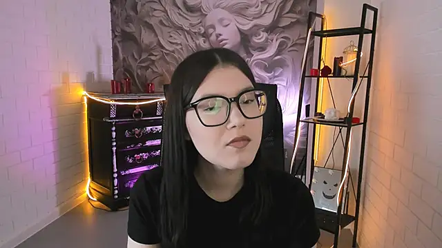 Snapshot of JennyGibson chatting on 04.16.26 JennyGibson online show from 04.16.26