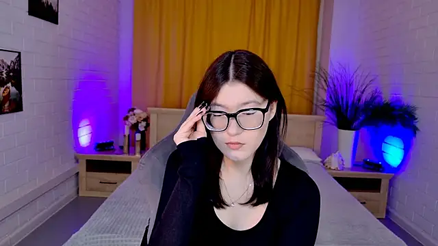 Snapshot of JennyGibson chatting on 04.17.26 JennyGibson online show from 04.17.26