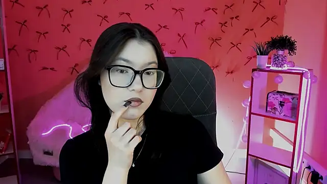 Snapshot of JennyGibson chatting on 04.26.26 JennyGibson online show from 04.26.26