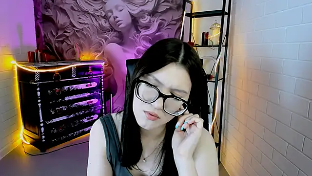 Snapshot of JennyGibson chatting on 05.28.26 JennyGibson online show from 05.28.26